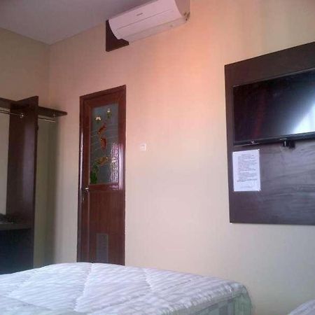 Erin Int Hotel Макасар Экстерьер фото