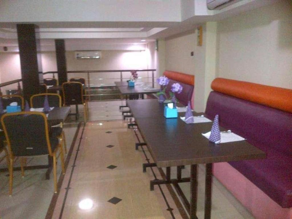Erin Int Hotel Макасар Экстерьер фото