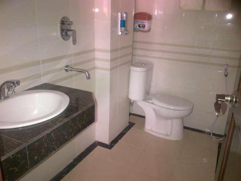 Erin Int Hotel Макасар Экстерьер фото